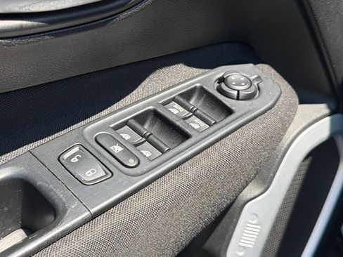 Used 2018 Jeep Renegade Latitude w/ UConnect 8.4 Nav Group FWD image 19