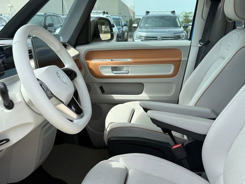 New 2025 Volkswagen ID. Buzz 1st Edition image 8