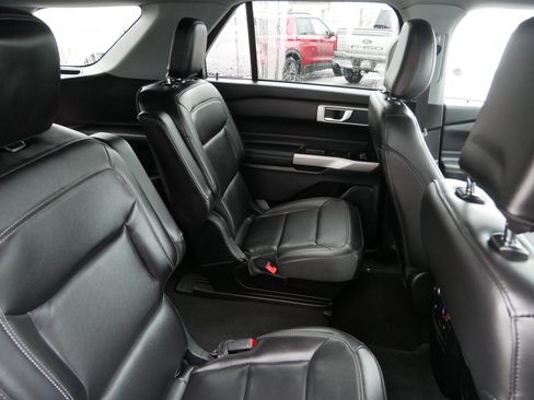 Used 2022 Ford Explorer XLT w/ Equipment Group 202A image 23
