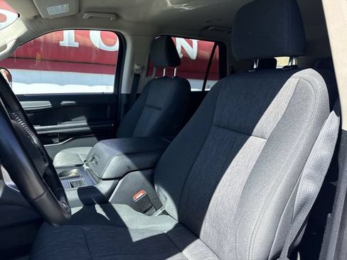 Used 2022 Ford Expedition XLT RWD image 3