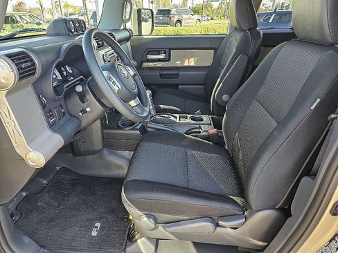 Used 2014 Toyota FJ Cruiser 4WD w/ Upgrade Package image 27