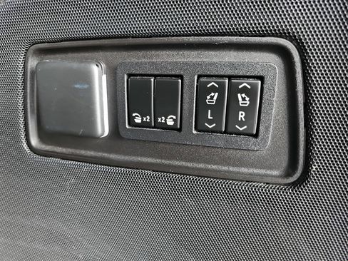 Used 2022 Cadillac Escalade Luxury image 15