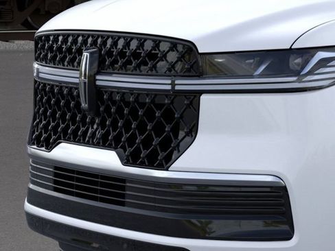 New 2026 Lincoln Navigator L Reserve AWD/4WD image 17