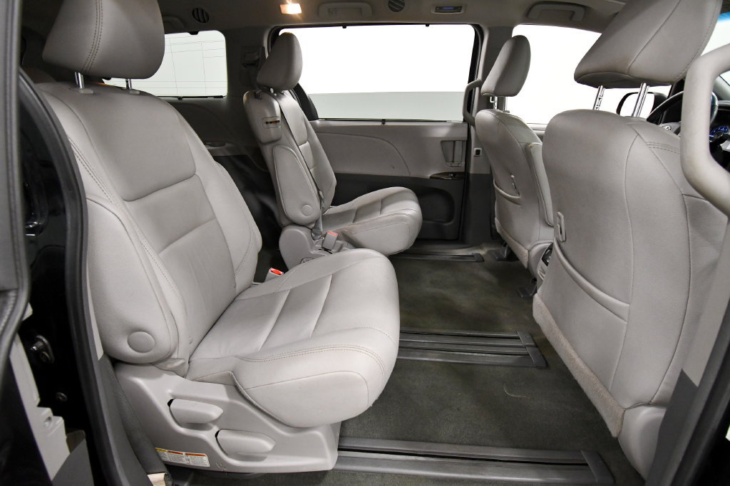 Used 2017 Toyota Sienna XLE Premium FWD image 20