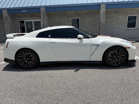 Used 2020 Nissan GT-R Premium AWD/4WD image 10
