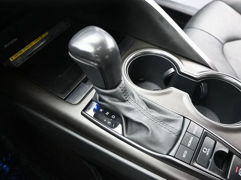 Used 2021 Toyota Camry XSE FWD image 33