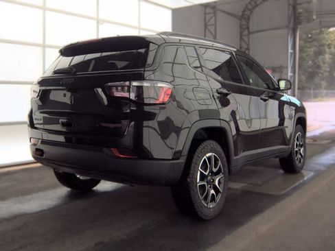 Certified 2025 Jeep Compass Trailhawk AWD/4WD image 2