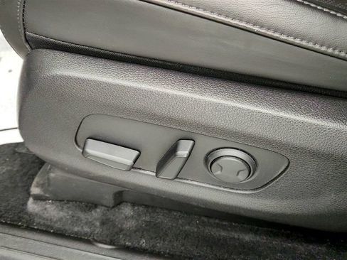 Used 2024 Kia Carnival LX FWD image 11
