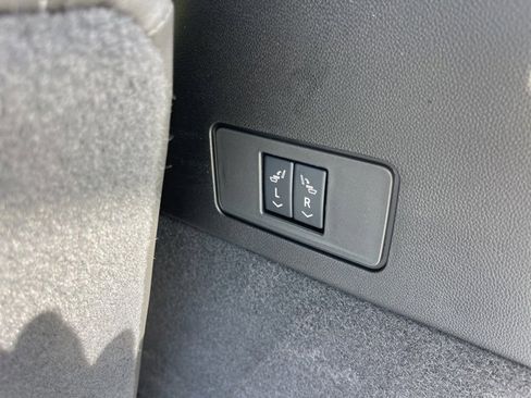 New 2025 Cadillac XT6 Luxury image 6