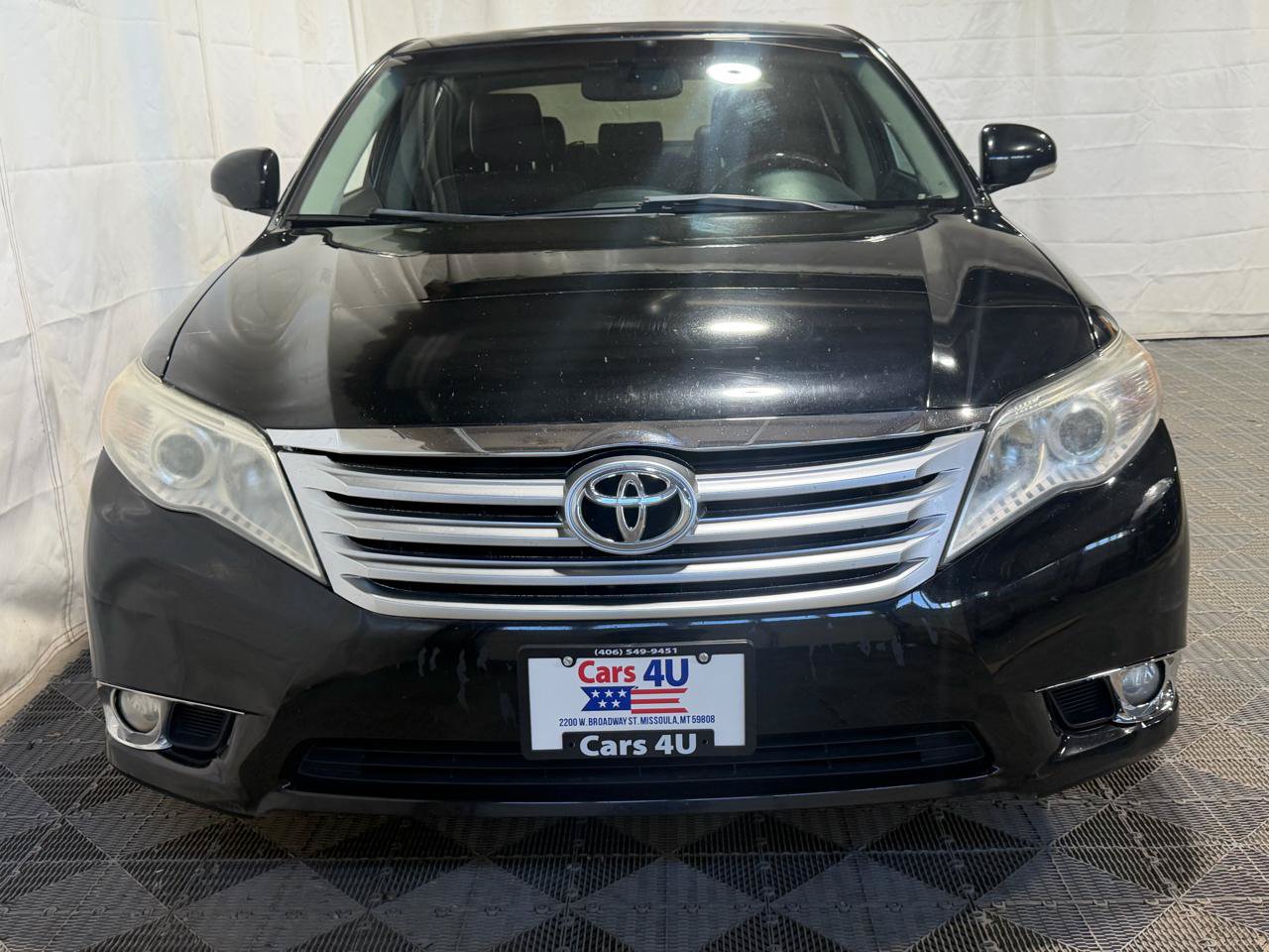 Used 2011 Toyota Avalon Limited FWD image 2