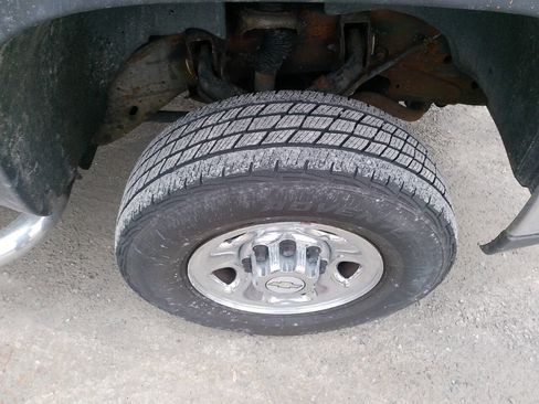 Used 2006 Chevrolet Silverado 2500 LT w/ Snow Plow Prep Package image 26