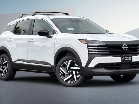 New 2026 Nissan Kicks SV w/ SV Premium Package image 2