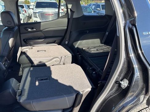 Used 2021 GMC Acadia SLT w/ LPO, Floor Liner Package image 11