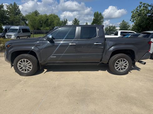 Used 2025 Toyota Tacoma Limited AWD/4WD image 7