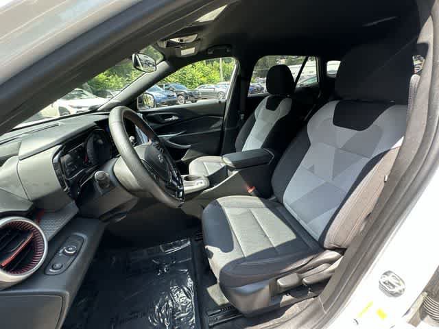 Used 2024 Chevrolet Trax RS w/ Driver Confidence Package FWD image 15