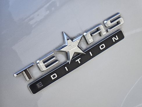 Used 2022 Chevrolet Silverado 1500 LT AWD/4WD image 32