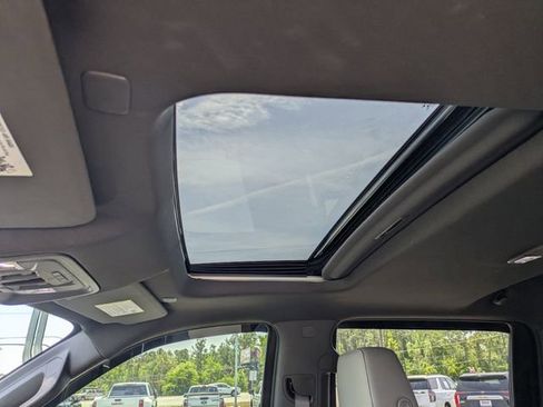 Used 2021 Chevrolet Silverado 1500 LTZ w/ LTZ Premium Package AWD/4WD image 23