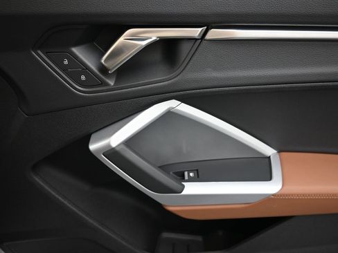 Used 2024 Audi Q3 2.0T Premium w/ Convenience Package image 11