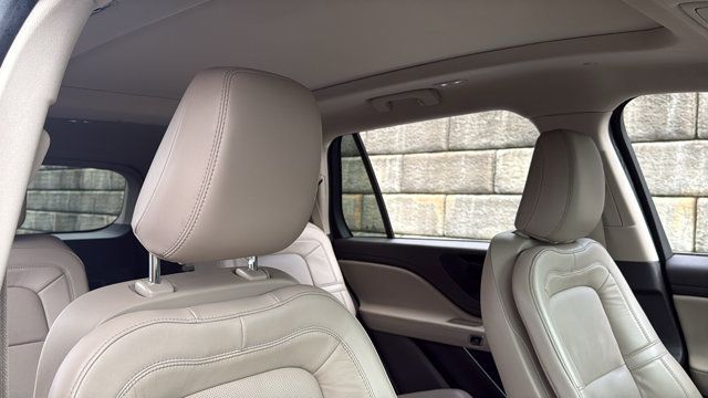 Used 2023 Lincoln Aviator Reserve w/ Elements Package Plus AWD/4WD image 13