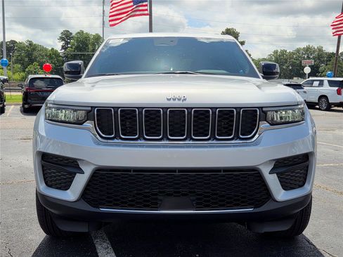 New 2026 Jeep Grand Cherokee Laredo RWD image 2