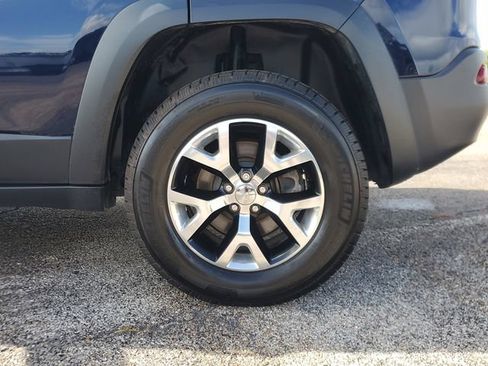 Used 2015 Jeep Cherokee Trailhawk w/ Comfort/Convenience Group AWD/4WD image 9
