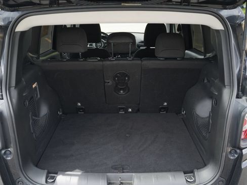Used 2018 Jeep Renegade Latitude w/ Cold Weather Group AWD/4WD image 12