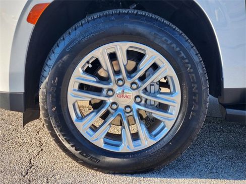 Used 2024 GMC Yukon XL SLT w/ SLT Luxury Package image 10