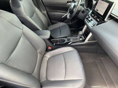 Used 2023 Toyota Corolla Cross XLE FWD image 25