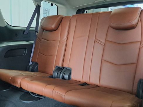 Used 2016 Cadillac Escalade ESV Luxury image 32