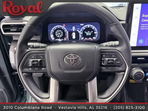 Used 2025 Toyota 4Runner TRD Off-Road Premium AWD/4WD image 20