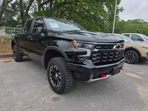 Used 2023 Chevrolet Silverado 1500 ZR2 w/ Technology Package AWD/4WD image 1