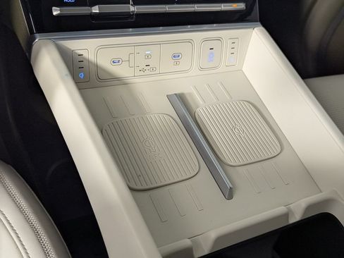 Certified 2025 Hyundai Santa Fe Calligraphy FWD image 24