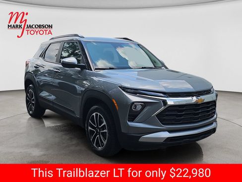 Used 2025 Chevrolet TrailBlazer LT AWD/4WD image 5