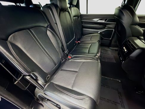 Used 2024 Jeep Wagoneer L Series III w/ Flexible Seating Group AWD/4WD image 14
