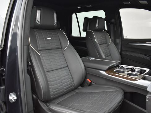 Used 2025 Cadillac Escalade Sport Platinum AWD/4WD image 40