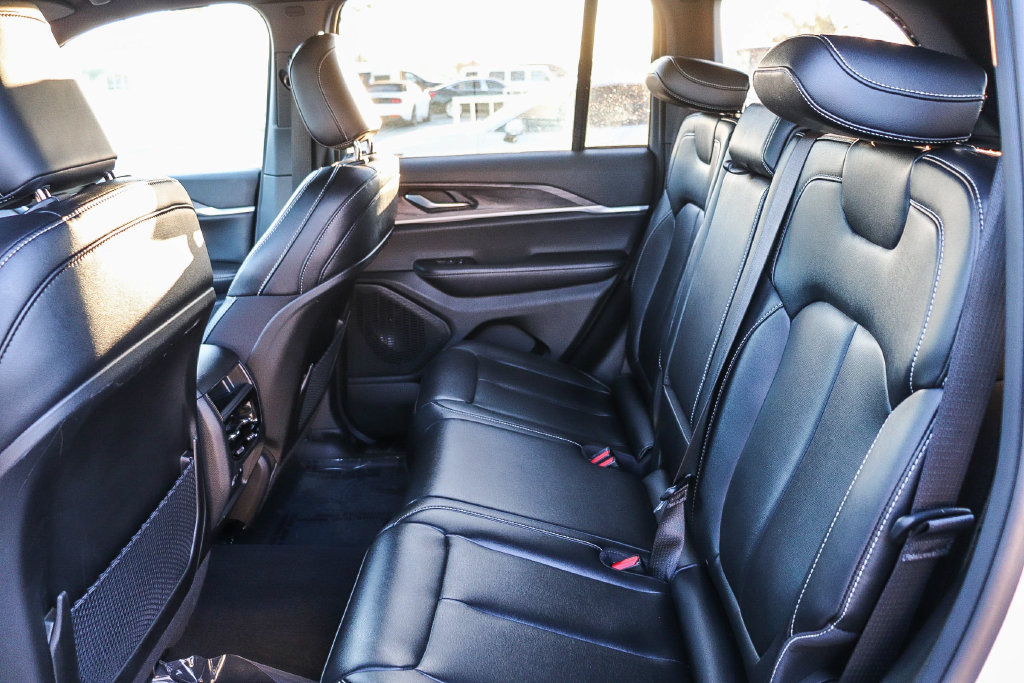 Used 2024 Jeep Grand Cherokee Limited RWD image 20