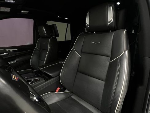 Used 2024 Cadillac Escalade Sport w/ LPO, ONYX Package AWD/4WD image 15