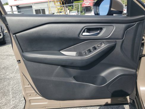 Certified 2024 Nissan Rogue SV FWD image 10