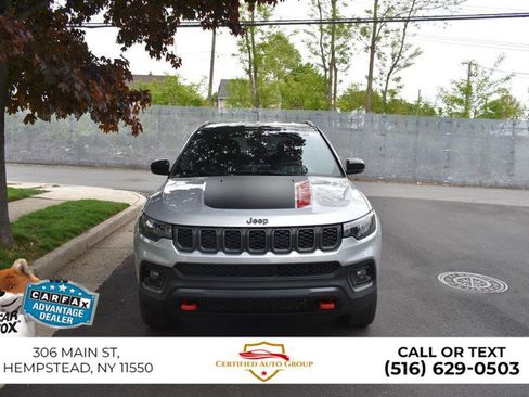 Used 2025 Jeep Compass Trailhawk AWD/4WD image 3