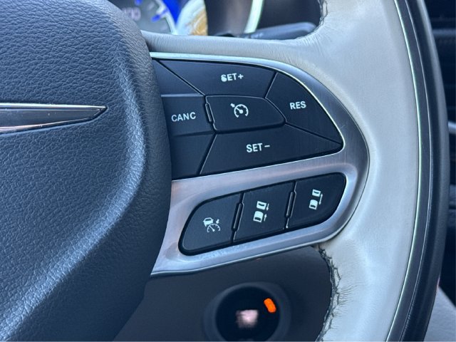 Used 2018 Chrysler Pacifica Limited w/ Advanced Safetytec Group FWD image 36