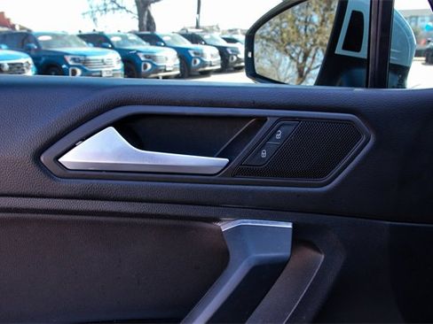 Used 2020 Volkswagen Tiguan SE w/ Panoramic Sunroof Package image 14