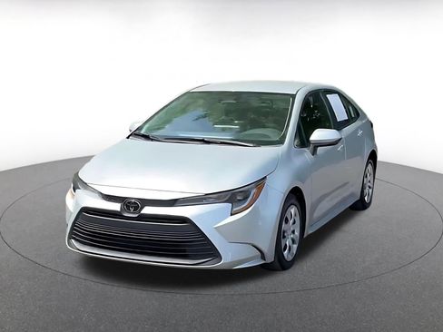 Used 2025 Toyota Corolla LE image 7