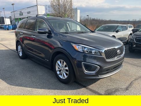 Used 2016 Kia Sorento LX w/ LX Convenience Package image 1
