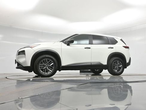 Used 2023 Nissan Rogue S image 8