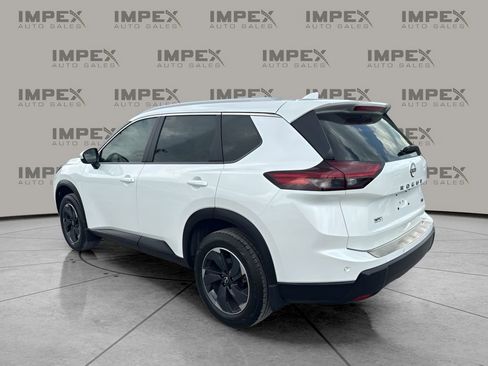 Used 2024 Nissan Rogue SV w/ SV Premium Package FWD image 3