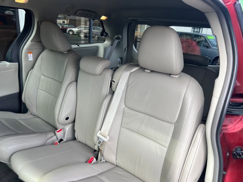 Used 2018 Toyota Sienna image 9