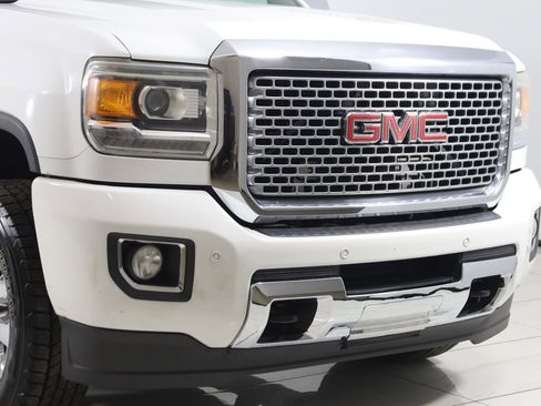 Used 2016 GMC Sierra 2500 Denali w/ Suspension Package, Off-Road AWD/4WD image 36
