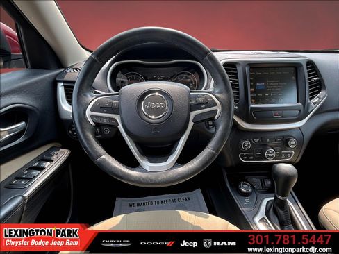 Used 2017 Jeep Cherokee Latitude w/ Comfort/Convenience Group AWD/4WD image 8