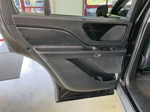 Used 2023 Lincoln Aviator AWD image 28