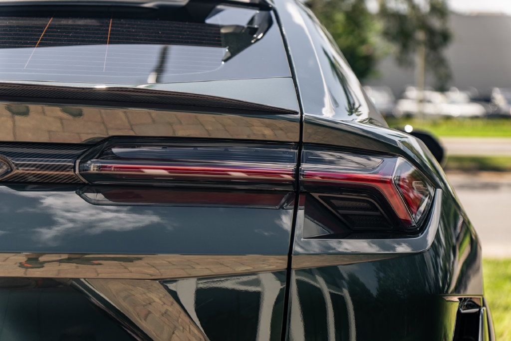 Used 2024 Lamborghini Urus Performante AWD/4WD image 12